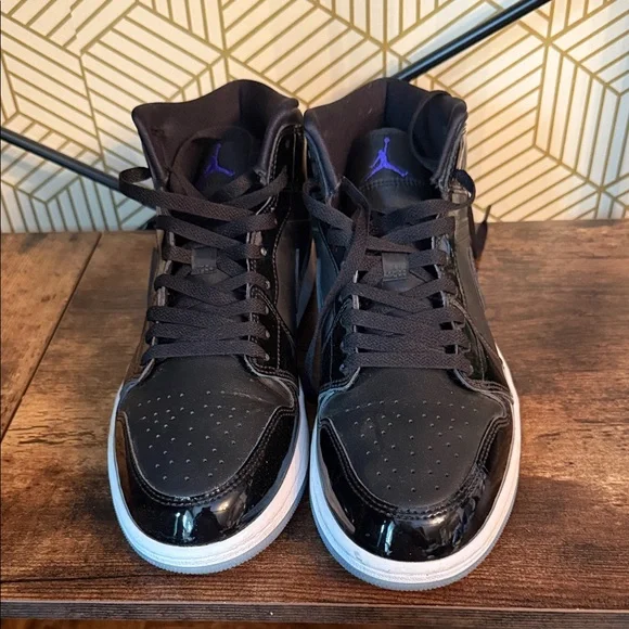 Nike Jordan 1s Space Jams - Picture 2 of 4